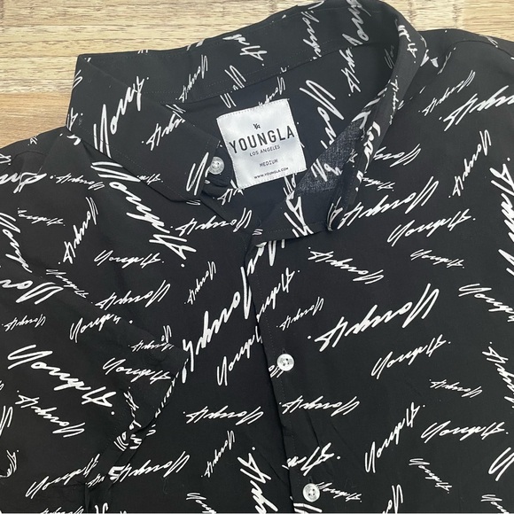 YOUNGLA Short Sleeve Button Up Casual Shirt Mens Medium All Over Print Black EUC - Picture 1 of 4